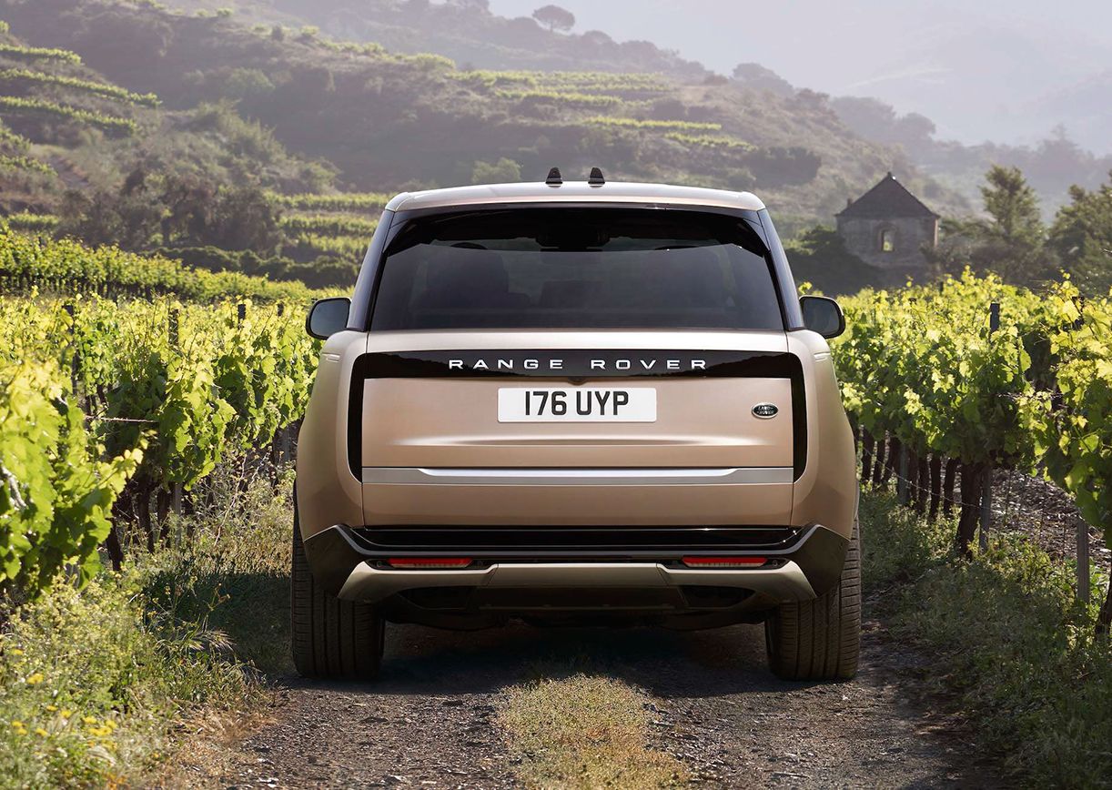 سيارة رنج روفر Range Rover 2022 الأنيقة الفاخرة مواصفتها واسعارها في الوطن العربي